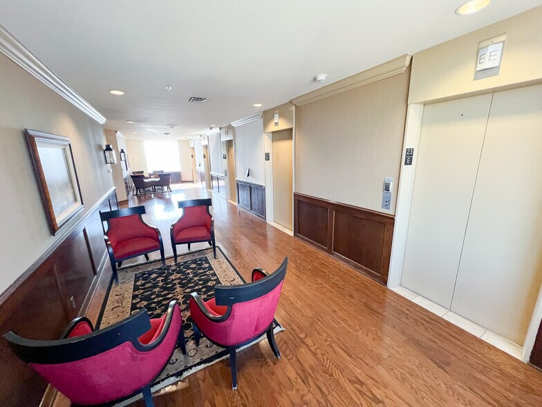 More Photos Of 303 W Wall St, Midland Office For Sale