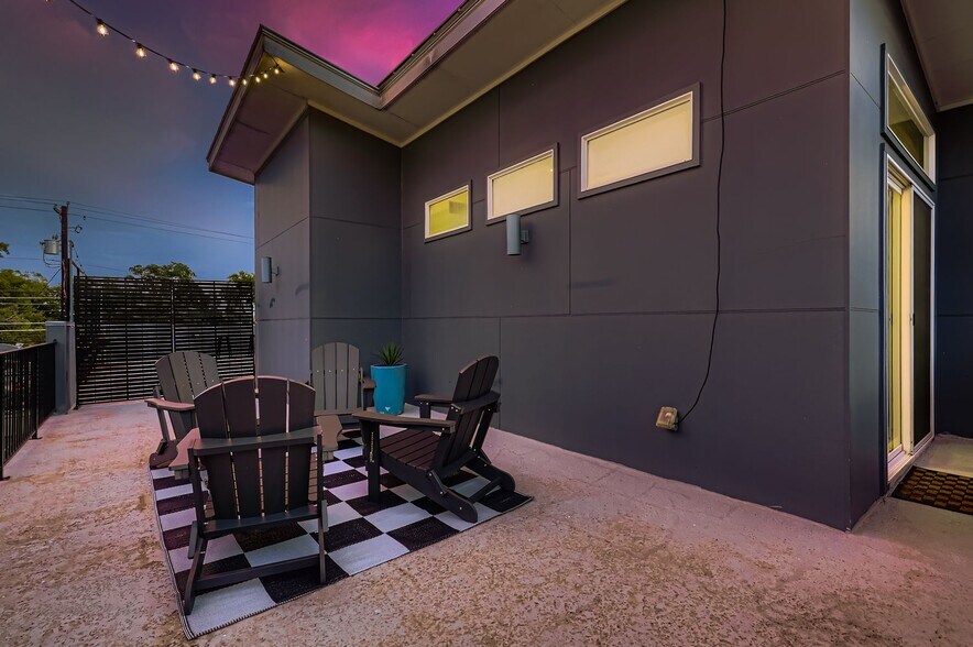 More Photos Of 2426 Webberville Rd, Austin Storefront Retail Residential For Lease