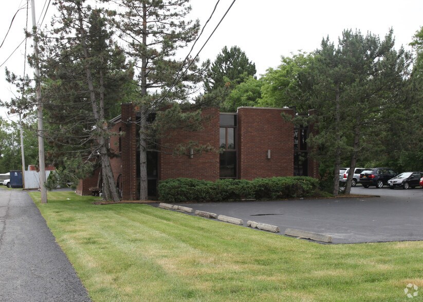 More Photos Of 1870 Whitehaven, Grand Island Office For Sale