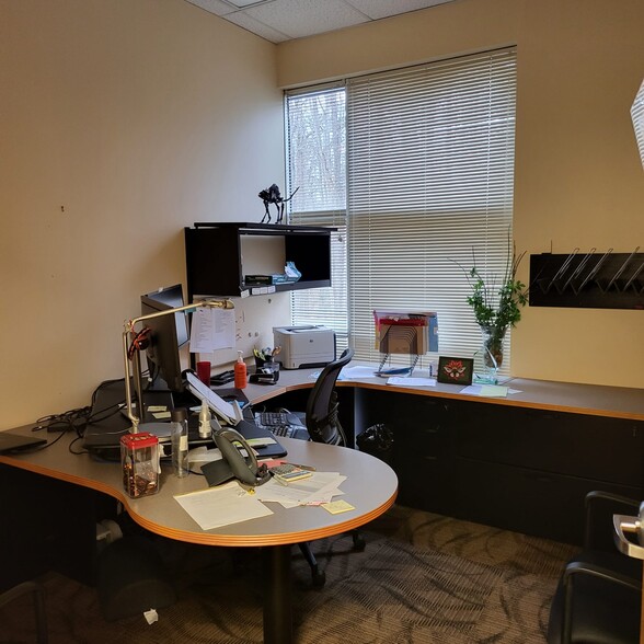 More Photos Of 3500 Gateway Centre Blvd, Morrisville Light Distribution For Lease