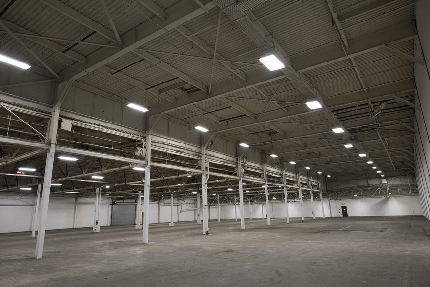 More Photos Of 122 Mill Rd, Oaks Warehouse For Lease