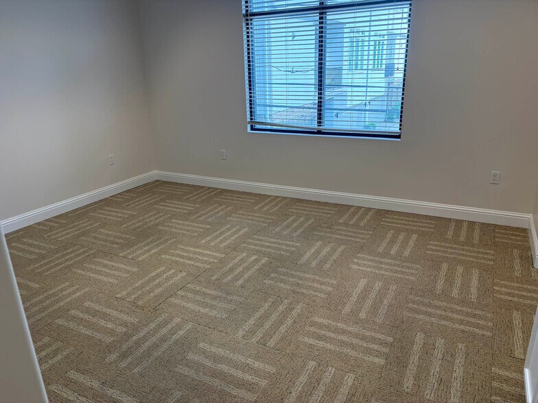More Photos Of 5902 Winsome Ln, Houston Office Residential For Sale