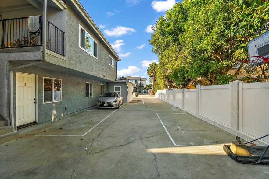 More Photos Of 2226 Voorhees Ave, Redondo Beach Apartments For Sale