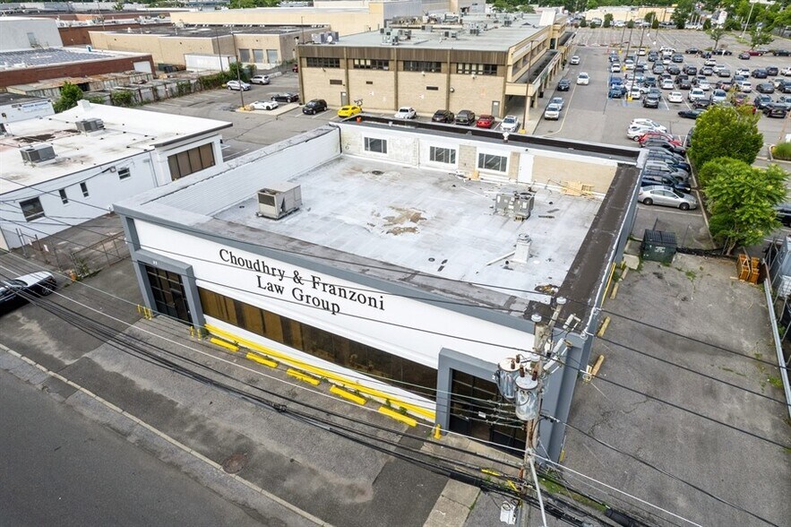 More Photos Of 26-32 Bond St, Westbury Loft Creative Space For Lease