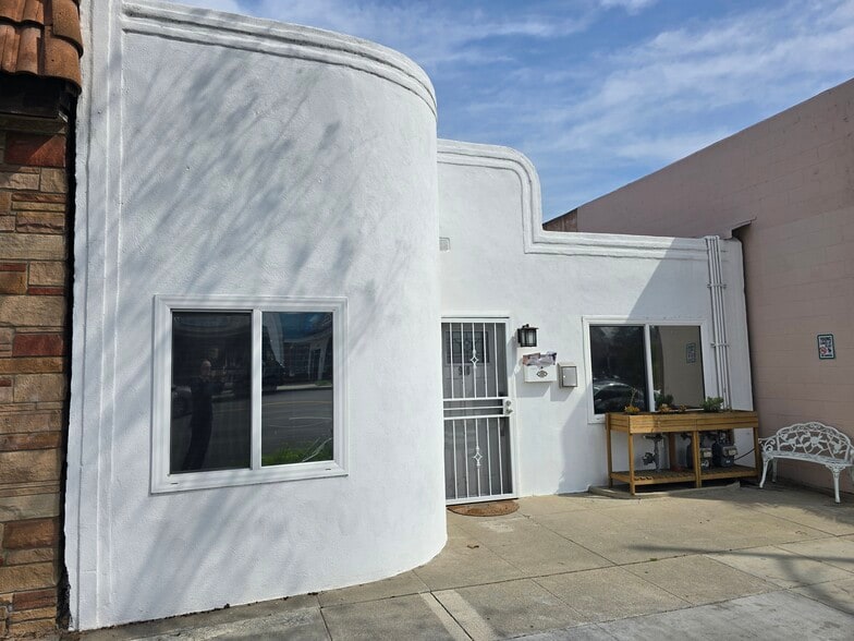 Primary Photo Of 910 S Victory Blvd, Burbank Storefront Retail Residential For Lease