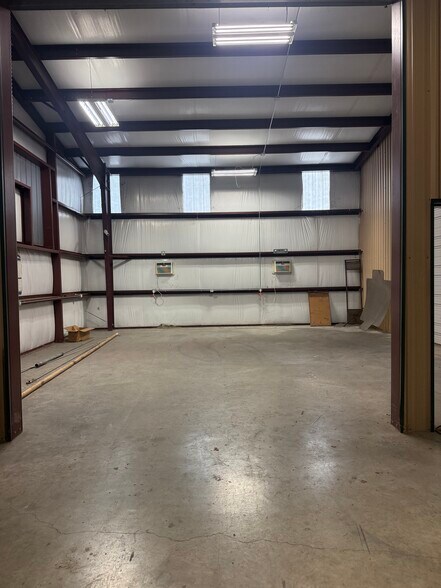 More Photos Of 7113 Chippewa Blvd, Houston Manufacturing For Sale