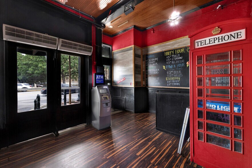 More Photos Of 139 E Hopkins St, San Marcos Bar For Sale