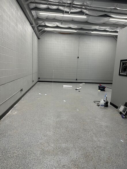 More Photos Of 827-863 N IH 35, New Braunfels Warehouse For Lease