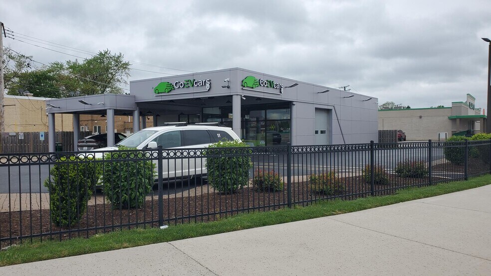 More Photos Of 1529 Rand Rd, Des Plaines Auto Dealership For Lease