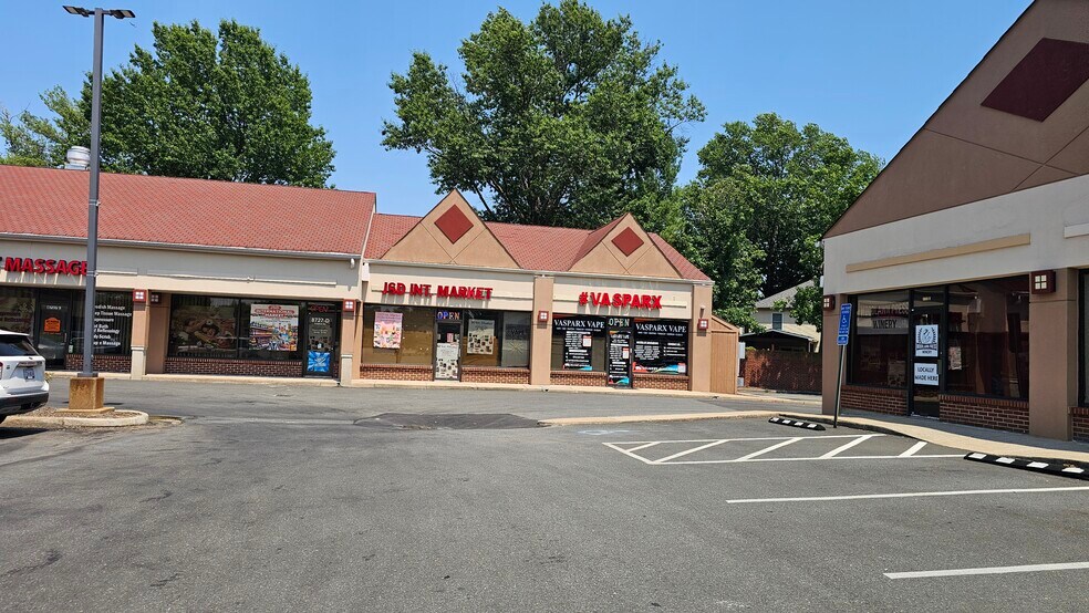 More Photos Of 8723 Richmond Hwy, Alexandria Unknown For Lease