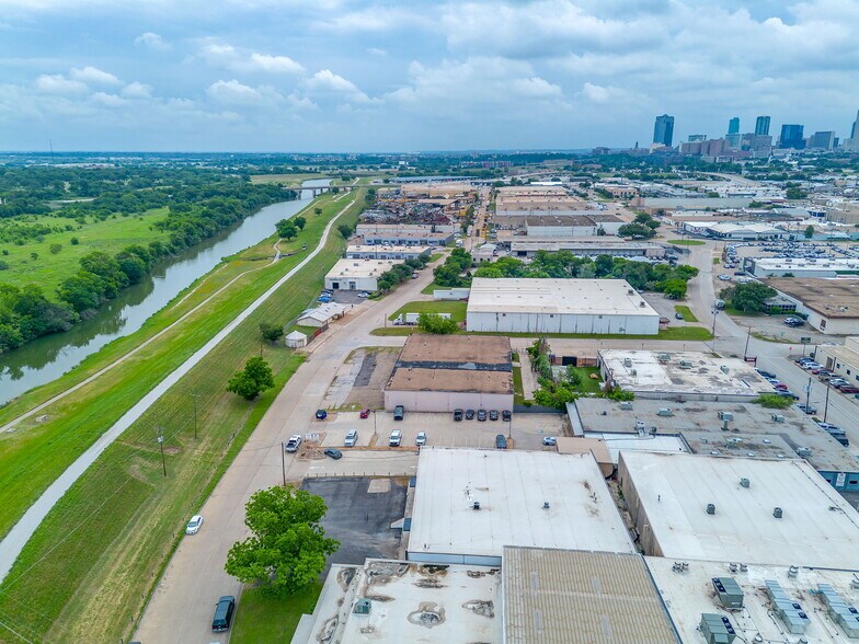 More Photos Of 3001-3003 Shamrock St, Fort Worth Industrial For Lease