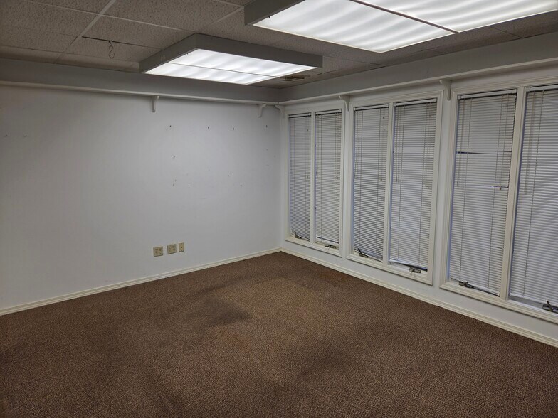 More Photos Of 4 The Pines Ct, Saint Louis Office Residential For Sale