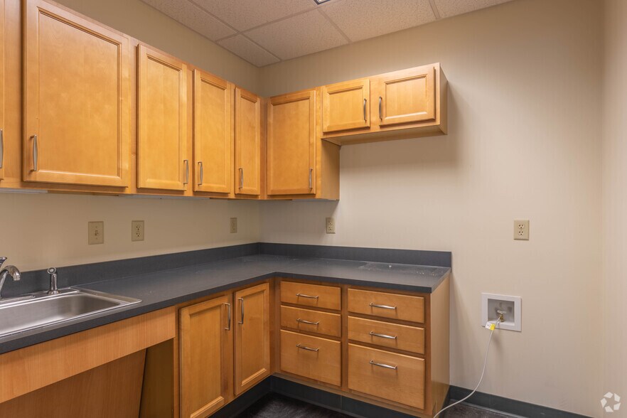 More Photos Of 4824 Liberty Ave, Bloomfield Medical For Lease