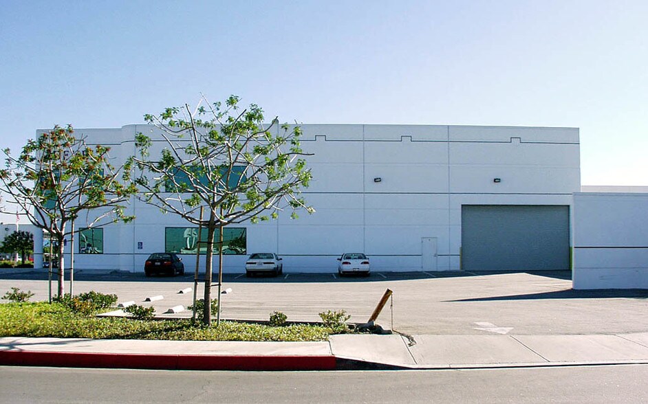 More Photos Of 17232 Railroad St, City of Industry Warehouse For Lease