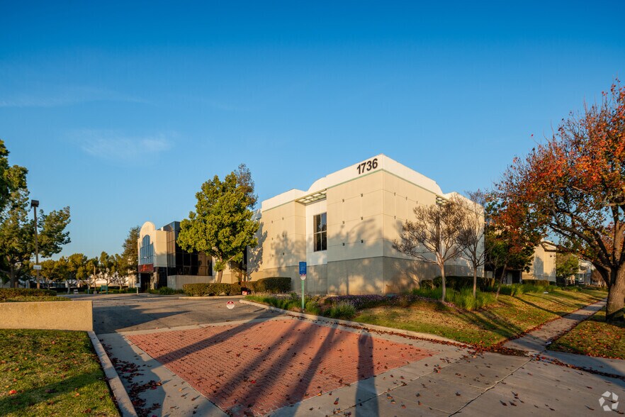 More Photos Of 1736 Wright Ave, La Verne Warehouse For Lease