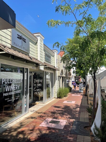 More Photos Of 24263 Main St, Newhall Storefront For Sale