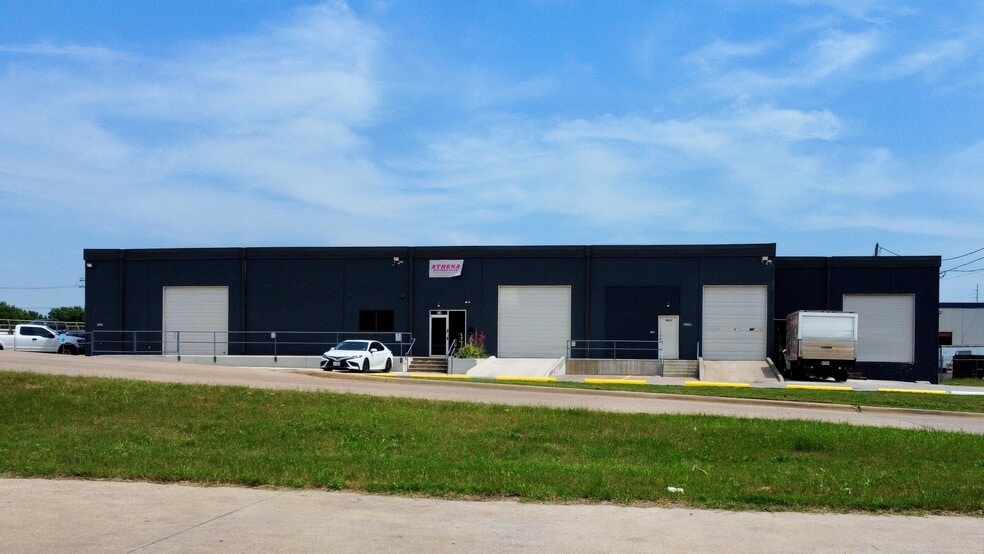 More Photos Of 1035 N Henderson St, Fort Worth Industrial For Lease