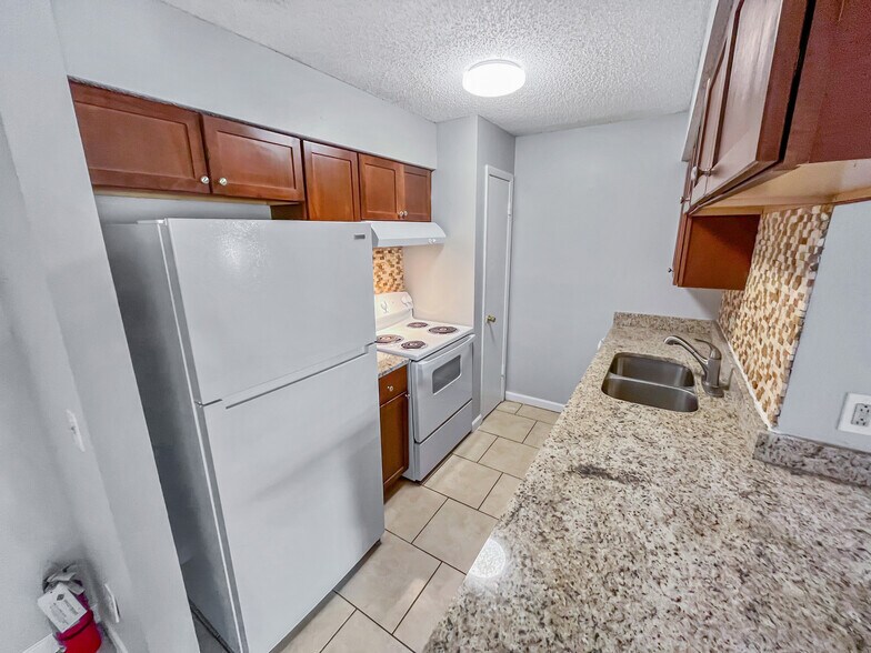 More Photos Of 609 Golden Raintree Pl, Brandon Apartments For Sale