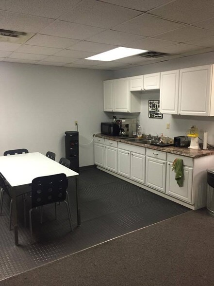 More Photos Of 8050-8070 Washington Village Dr, Dayton Flex For Lease