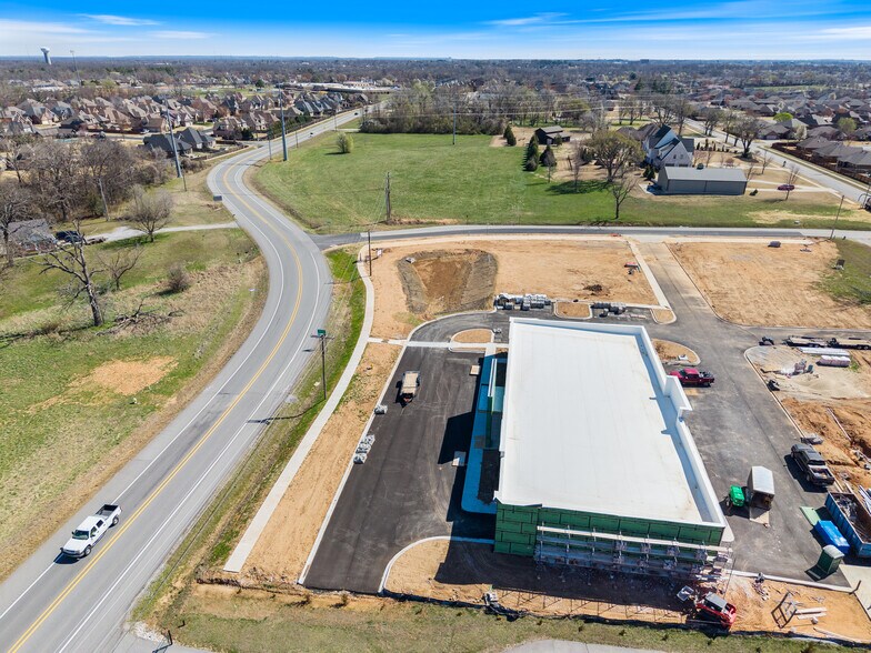 More Photos Of 4103 SW 2nd St, Bentonville Office For Lease