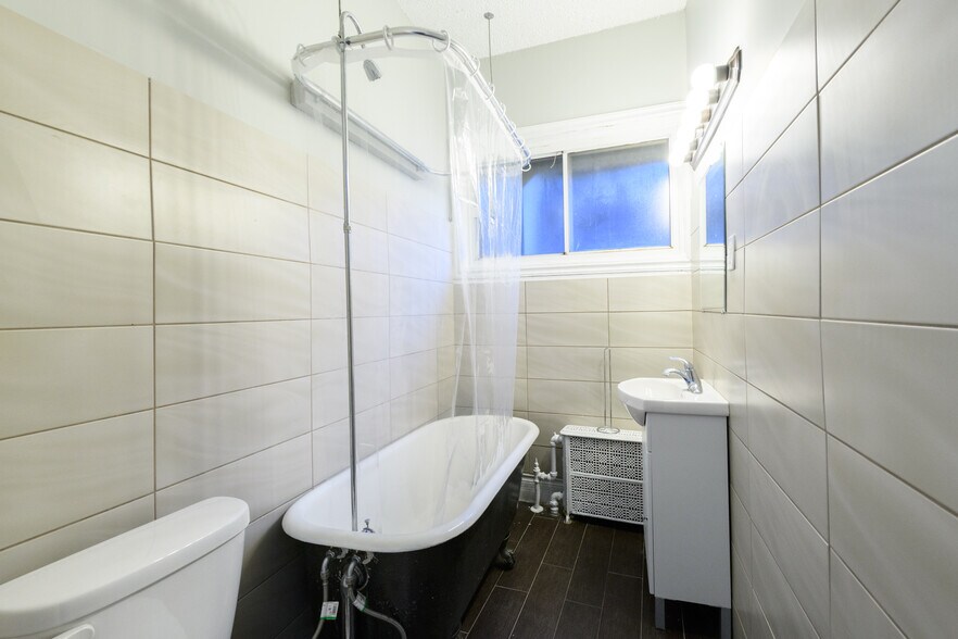 More Photos Of 463-477 King St E, Hamilton Multifamily For Sale