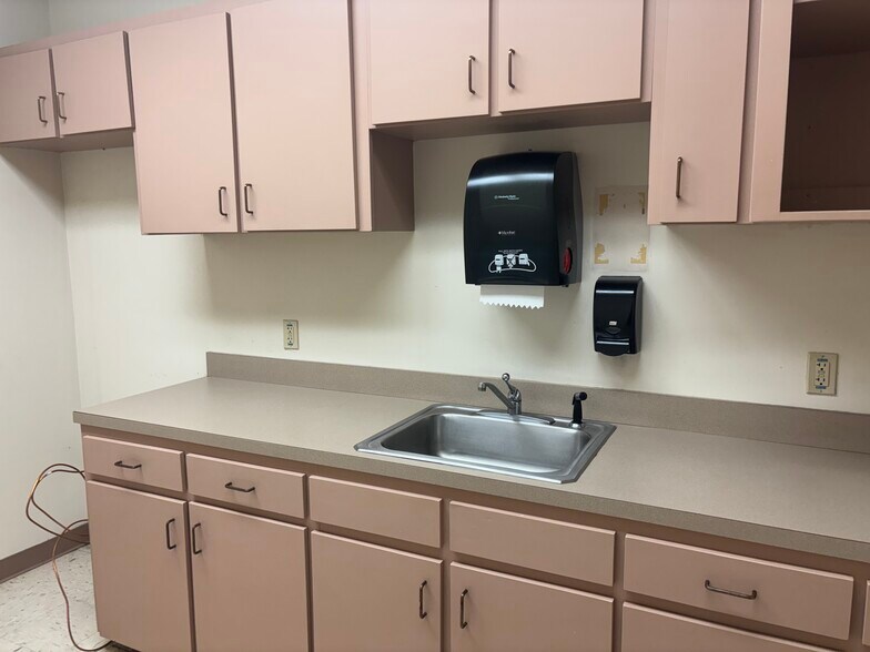 More Photos Of 22290 Timberlake Rd, Lynchburg Office For Lease