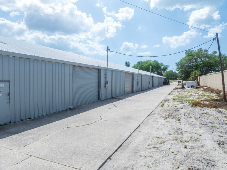 More Photos Of 500 Seminole Blvd, Largo Warehouse For Lease