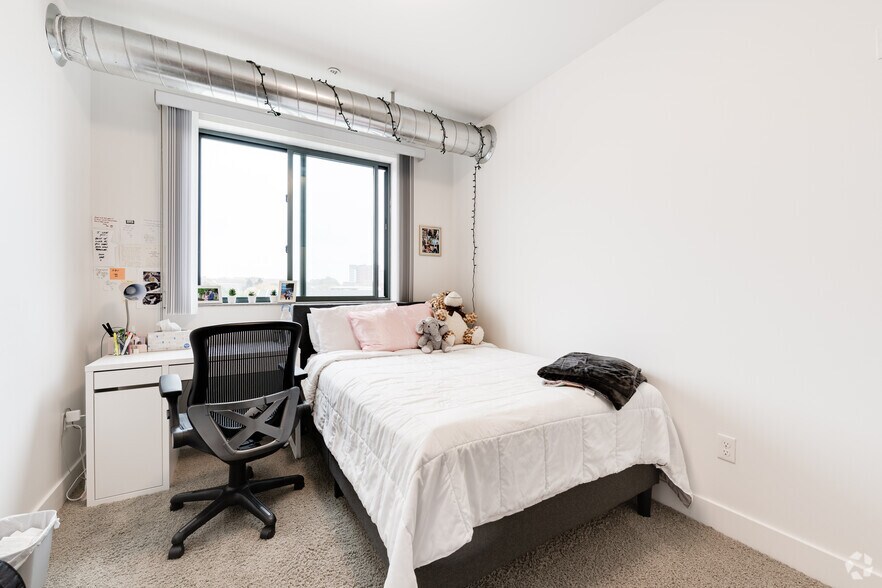 More Photos Of 565 E Grand River Ave, East Lansing Apartments For Lease