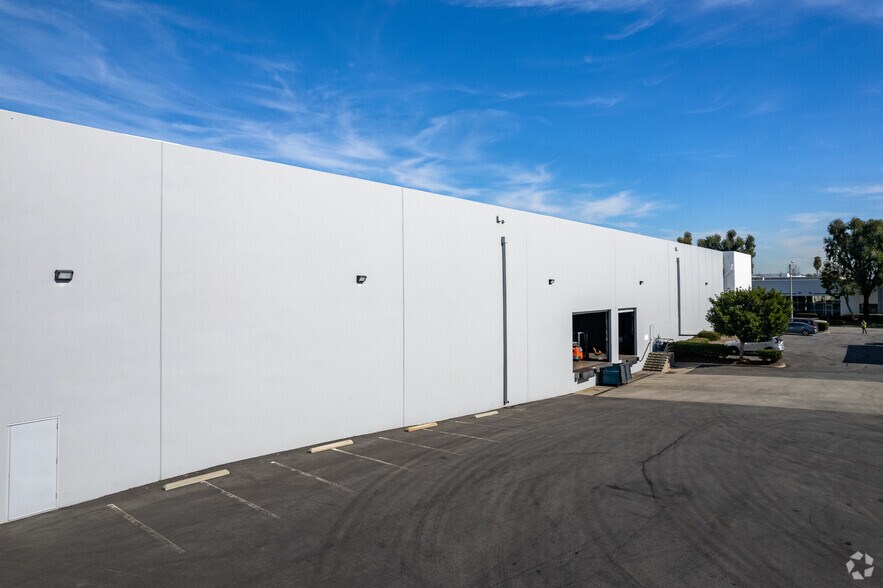 More Photos Of 10631-10637 Hathaway Dr, Santa Fe Springs Warehouse For Lease