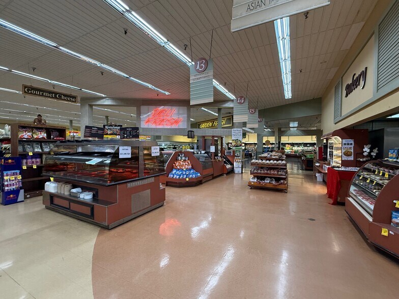 More Photos Of 1310 S Kihei Rd, Kihei Supermarket For Lease
