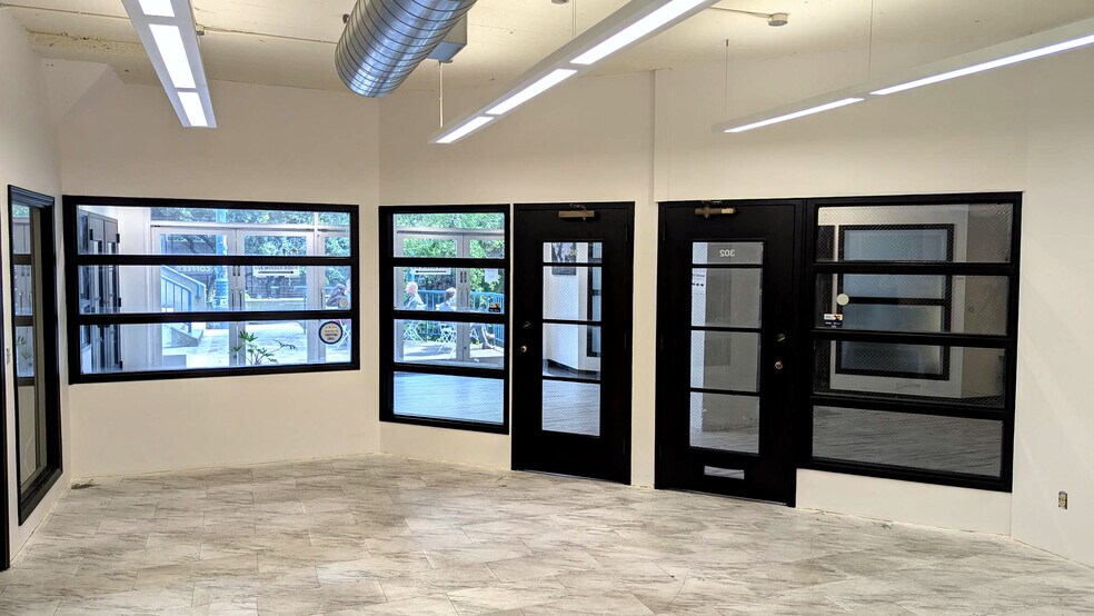 More Photos Of 1501-1505 Western Ave, Seattle Office For Lease