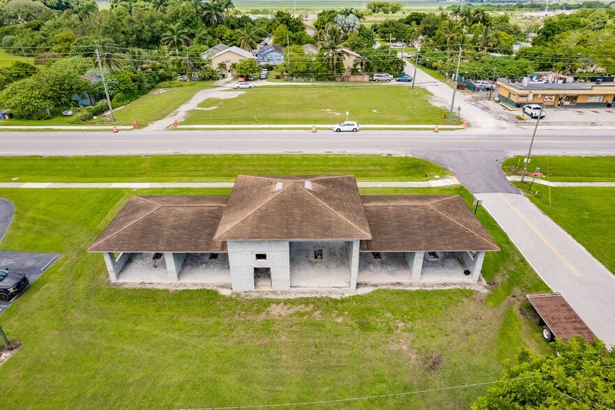 More Photos Of 555 NW 16th St, Belle Glade Light Distribution For Sale