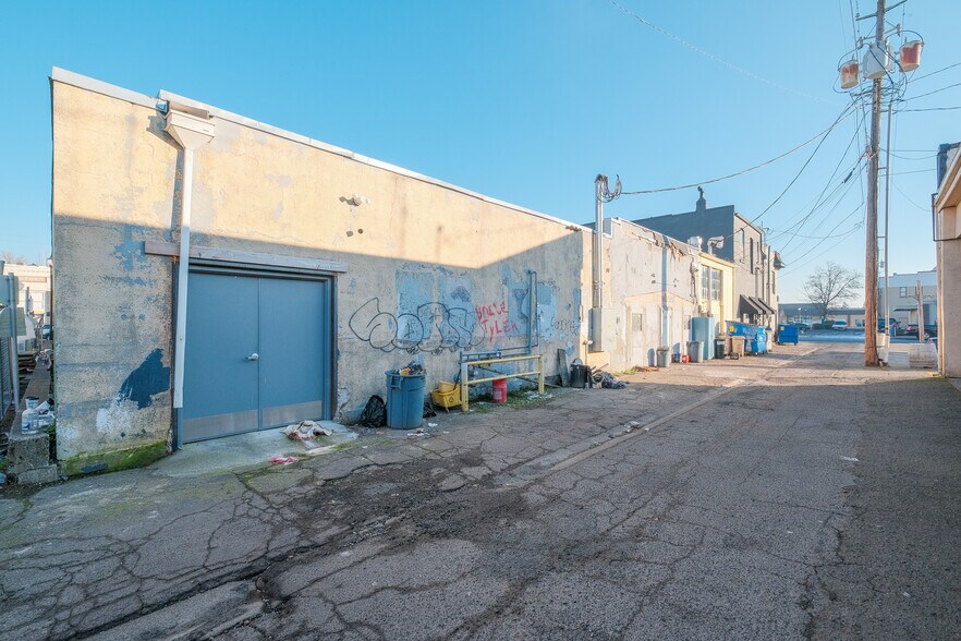 More Photos Of 220 2nd Ave SW, Albany Restaurant For Sale