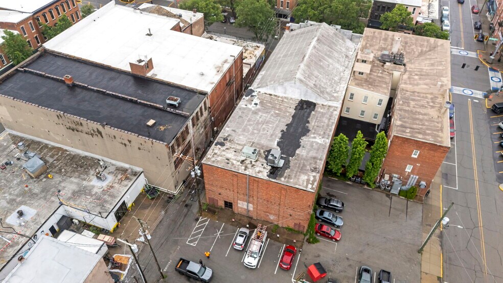 More Photos Of 138 E Market St, New Albany Lodge Meeting Hall For Sale