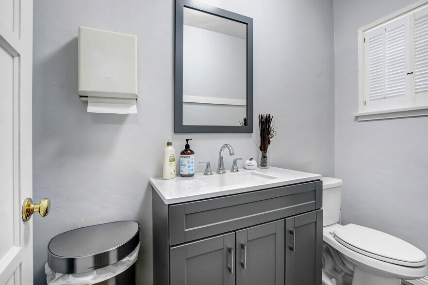 More Photos Of 724 S Glenoaks Blvd, Burbank Religious Facility For Sale