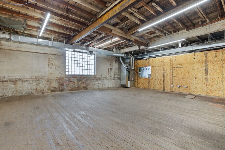 More Photos Of 1425 Agnes Ave, Kansas City Warehouse For Lease