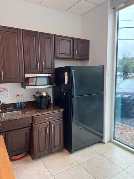 More Photos Of 5631 Broadway St, San Antonio Bank For Lease