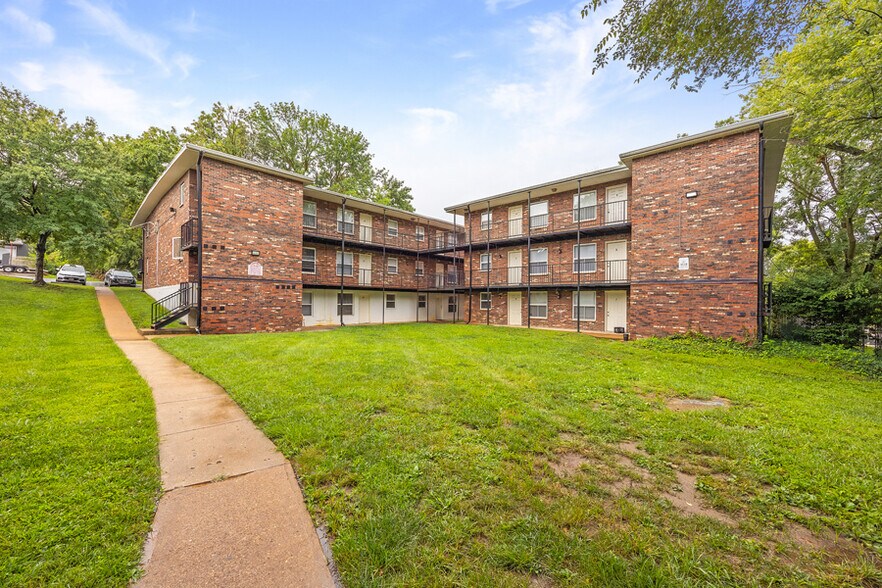 Primary Photo Of 4127 Geraldine Ave, Saint Ann Apartments For Sale