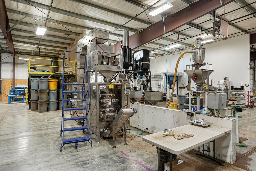 More Photos Of 1852 Fescue St SE, Albany Office For Sale