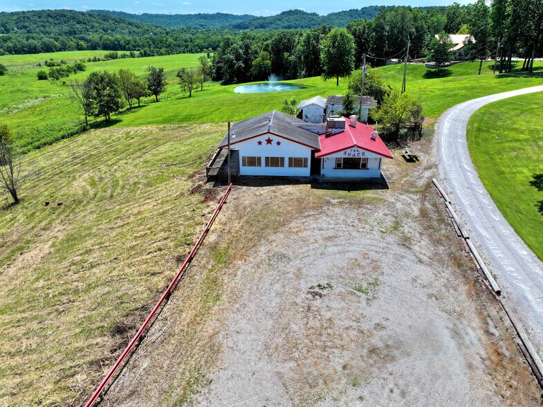 More Photos Of 19510 Leatherwood Rd, Salesville Freestanding For Sale