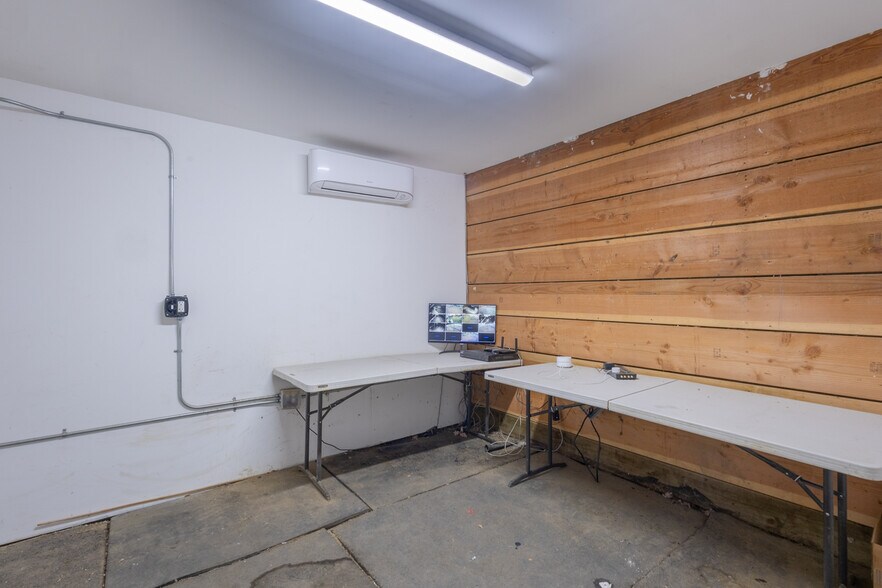 More Photos Of 3311 Rogue River Hwy, Gold Hill Specialty For Lease