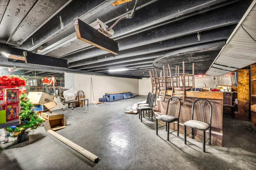 More Photos Of 5348 E Lake Rd, Sheffield Lake Restaurant For Sale