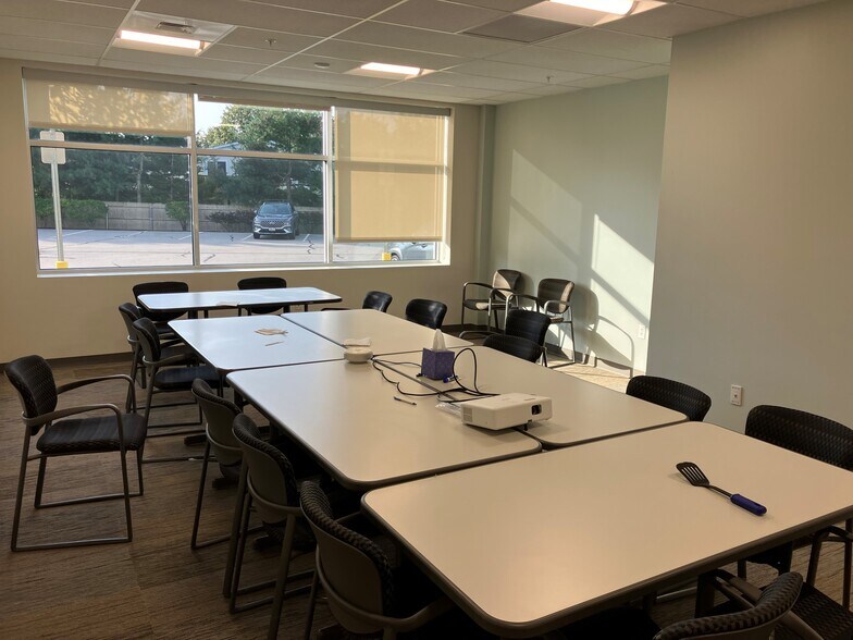 More Photos Of 1 Coastway Blvd, Warwick Office For Lease