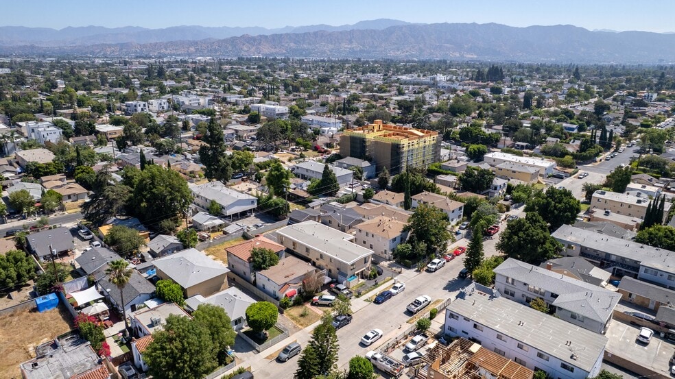 More Photos Of 11249 Emelita St, North Hollywood Apartments For Sale