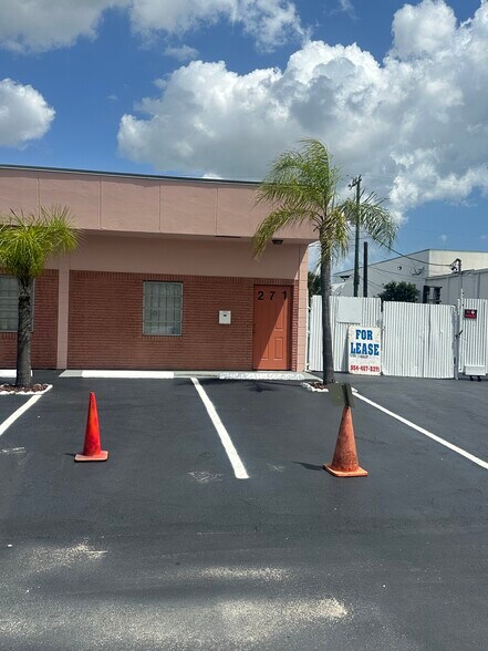 More Photos Of 271-277 SW 33rd St, Fort Lauderdale Warehouse For Lease