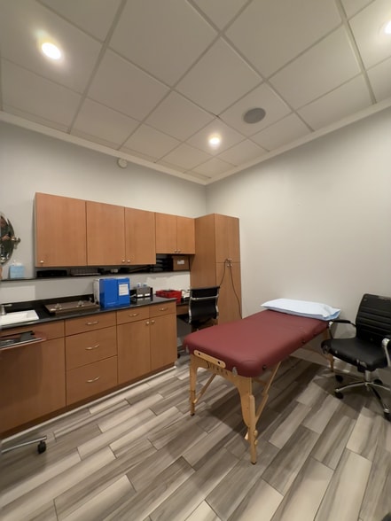 More Photos Of 4633 Staples St, Corpus Christi Medical For Sale