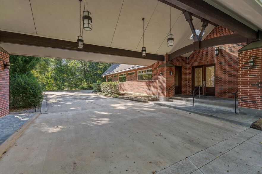 More Photos Of 16621 Hereford Dr, Tomball Flex For Sale