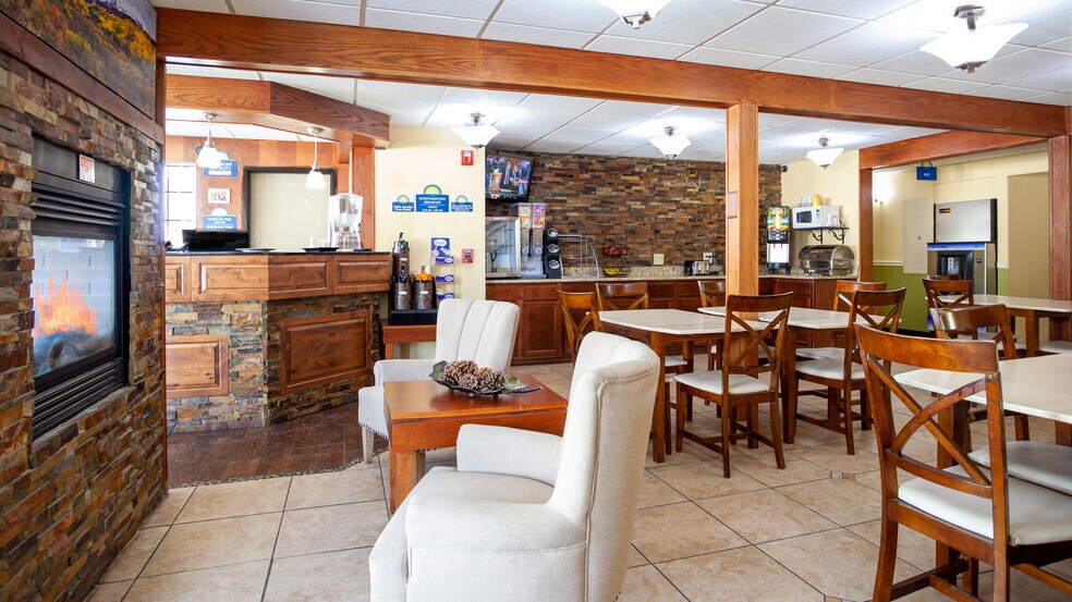 More Photos Of 701 W US Highway 50, Gunnison Hotel For Sale