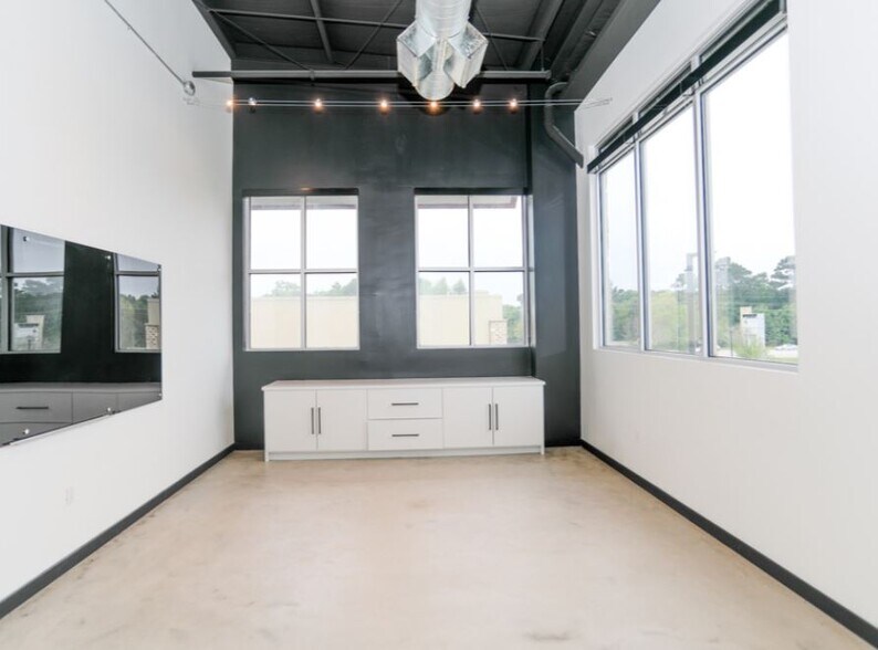 More Photos Of 525 Woodland Square Blvd, Conroe Coworking Space