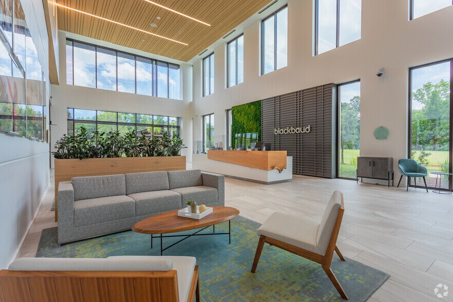 More Photos Of 65 Fairchild St, Charleston Office For Lease